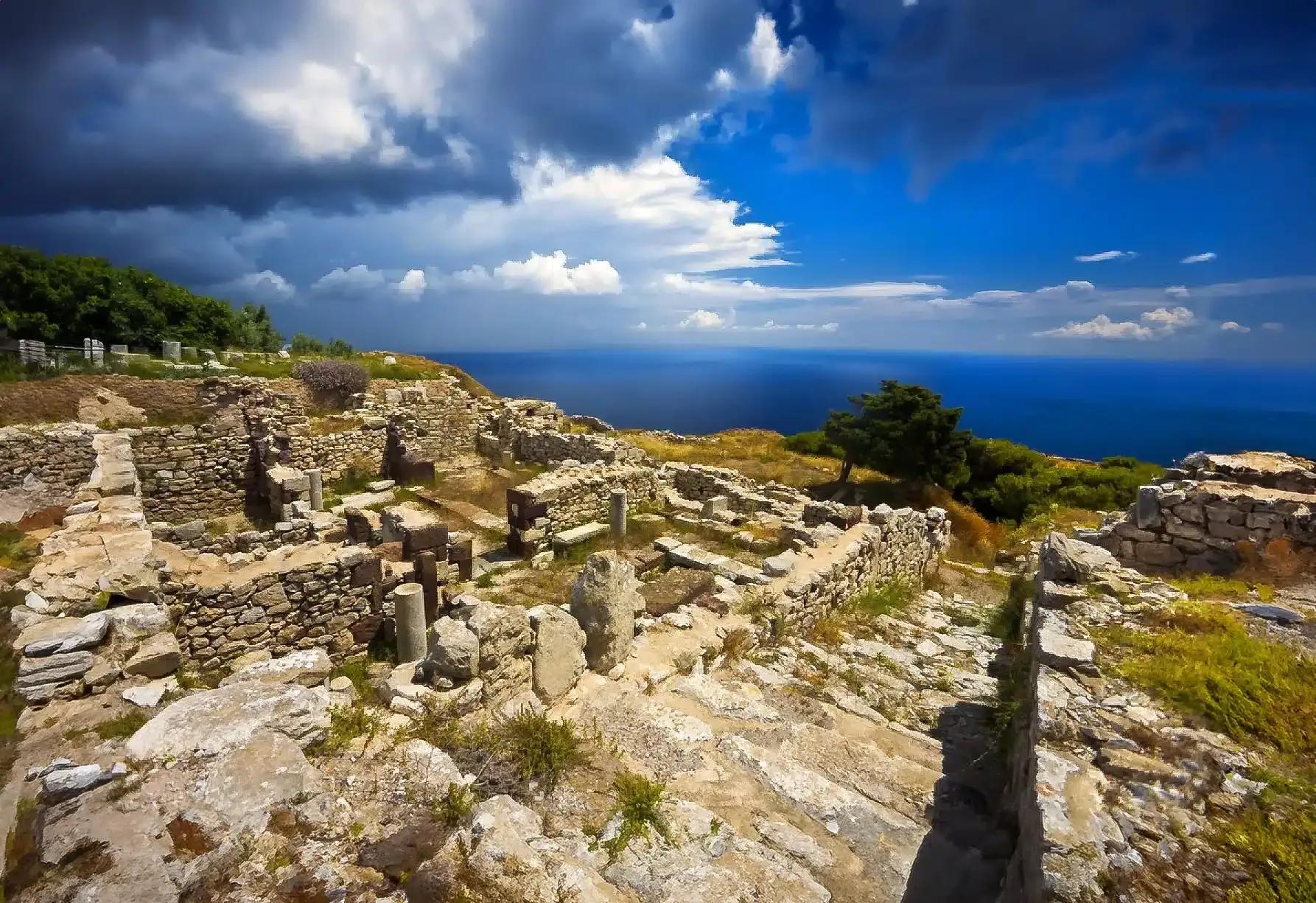 La cité antique de Thera à Santorin – Guide 2025 — Santorin