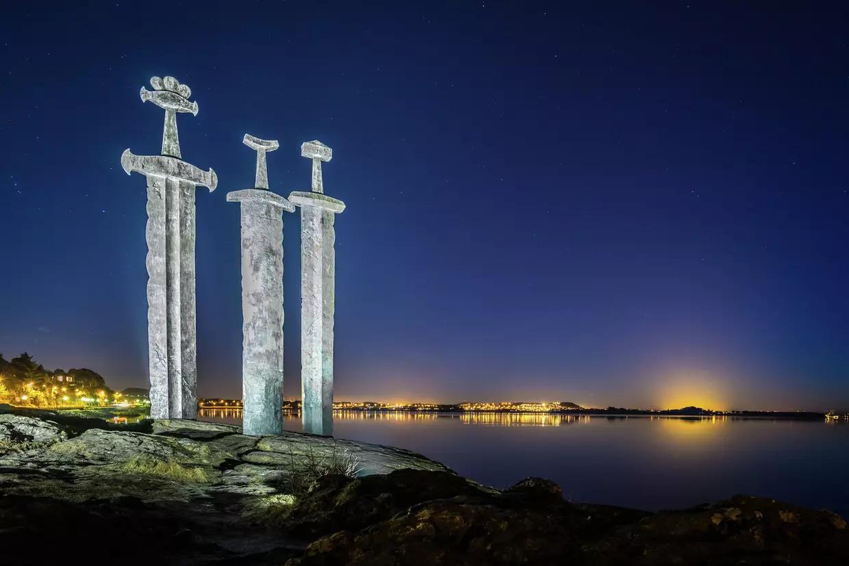 Sverd i Fjell – « Épées dans la Roche » à Stavanger — Norvège