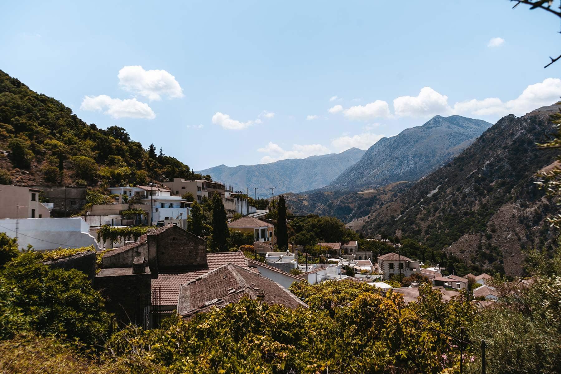 Le village enchanteur d’Argiroupoli – Une Oasis en Crète — Crète