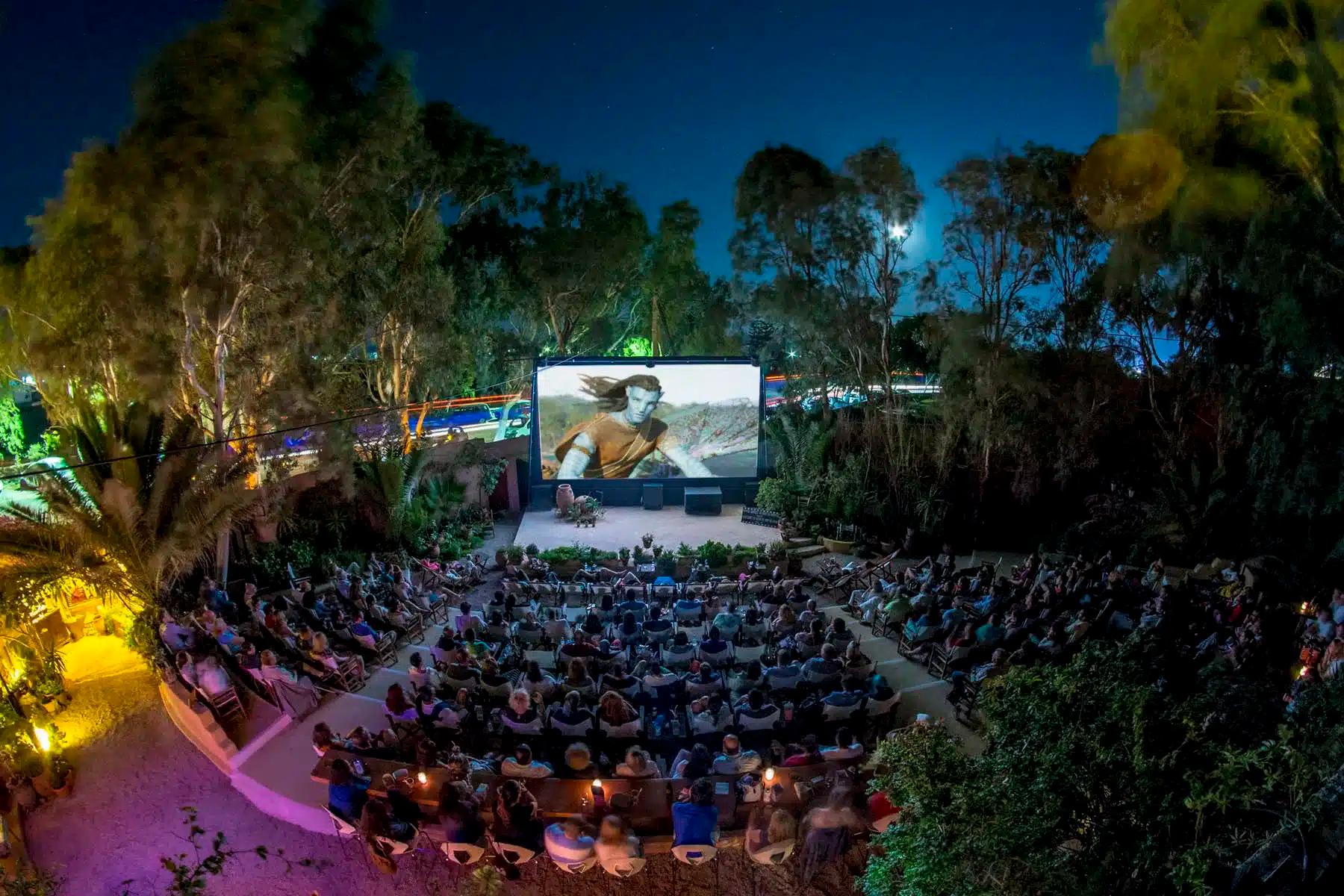Cine Kamari – Cinéma en plein Air de Santorin — Santorin
