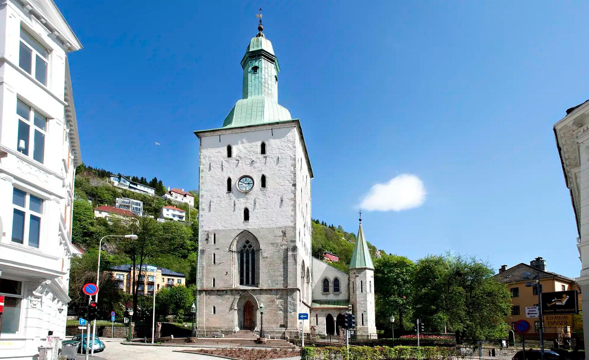 La cathédrale de Bergen, joyau historique de la ville hanseatique — Norvège