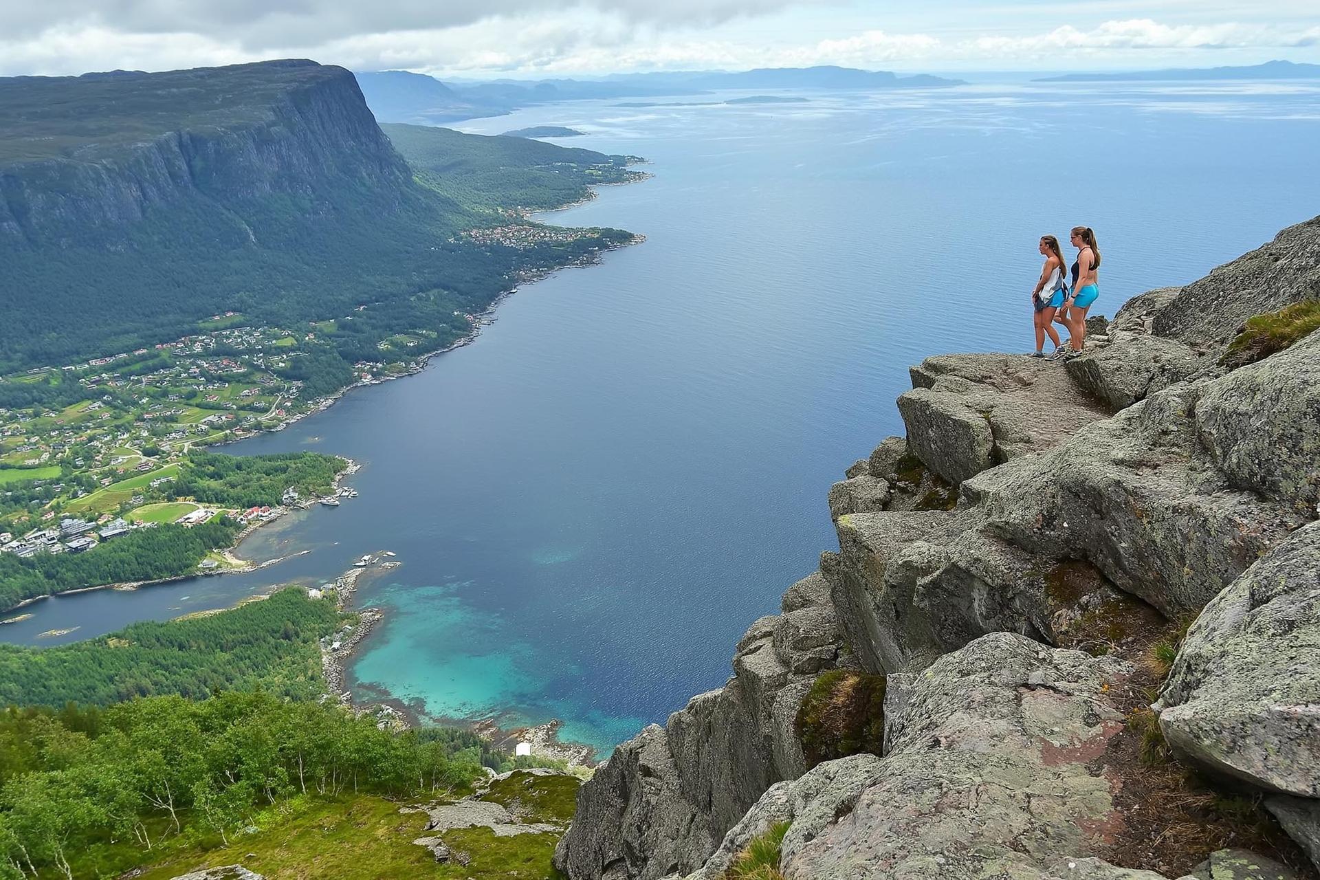 Meilleures randonnées pour débutants ou en famille aux Lofoten : Guide sur des sentiers faciles avec des cartes et des conseils — Norvège