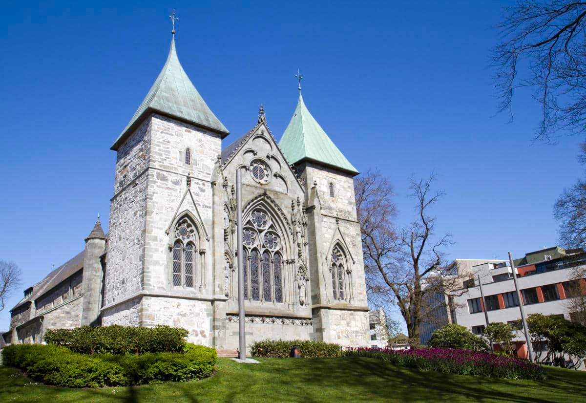 La Cathédrale de Stavanger : Un Trésor Architectural — Norvège