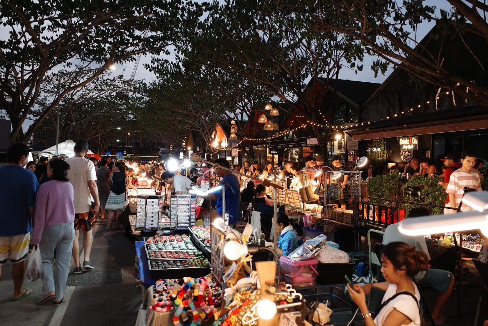Le Fun Friday Avenue Night Market à Phuket — Thaïlande
