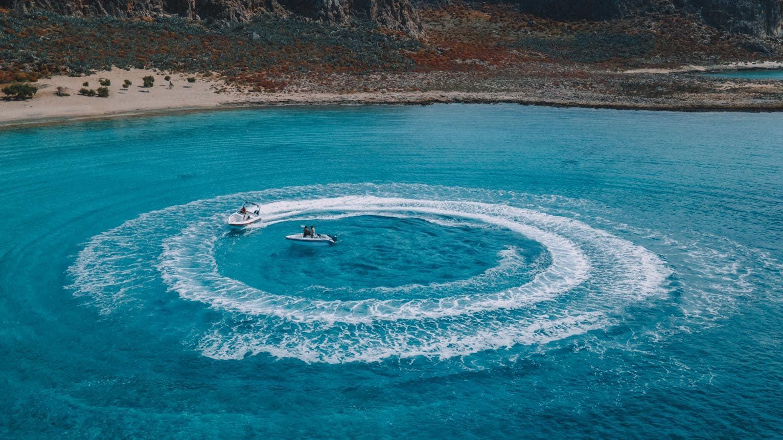 Comment bien gérer son budget pour louer un bateau sans permis