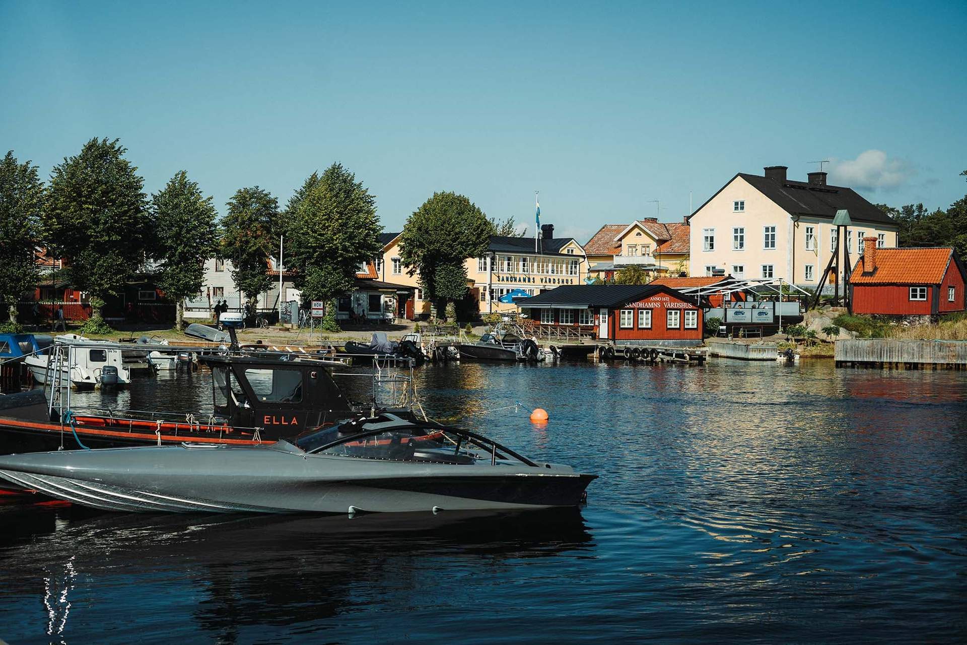 Explorer Sandhamn en Suède